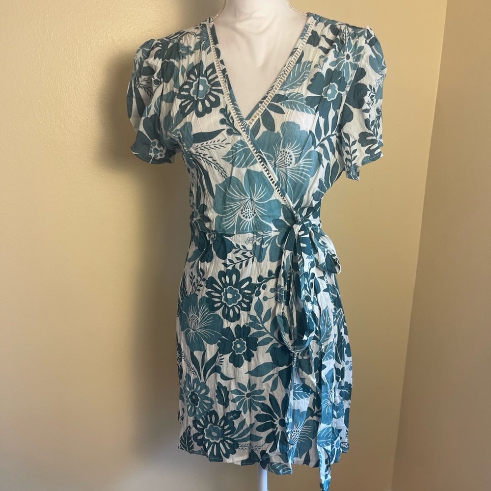 Angie Floral Wrap Mini Dress V Neck Flutter Sleeves Teal Summer Tropical Sz M